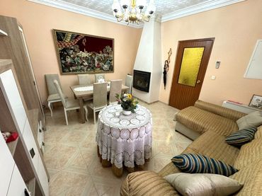 Casa con piscina en venta en Valdepeñas