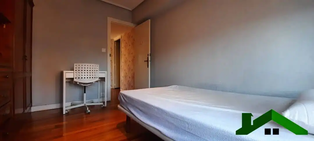 Bedroom of Flat for rent in Bilbao   with Heating and Balcony