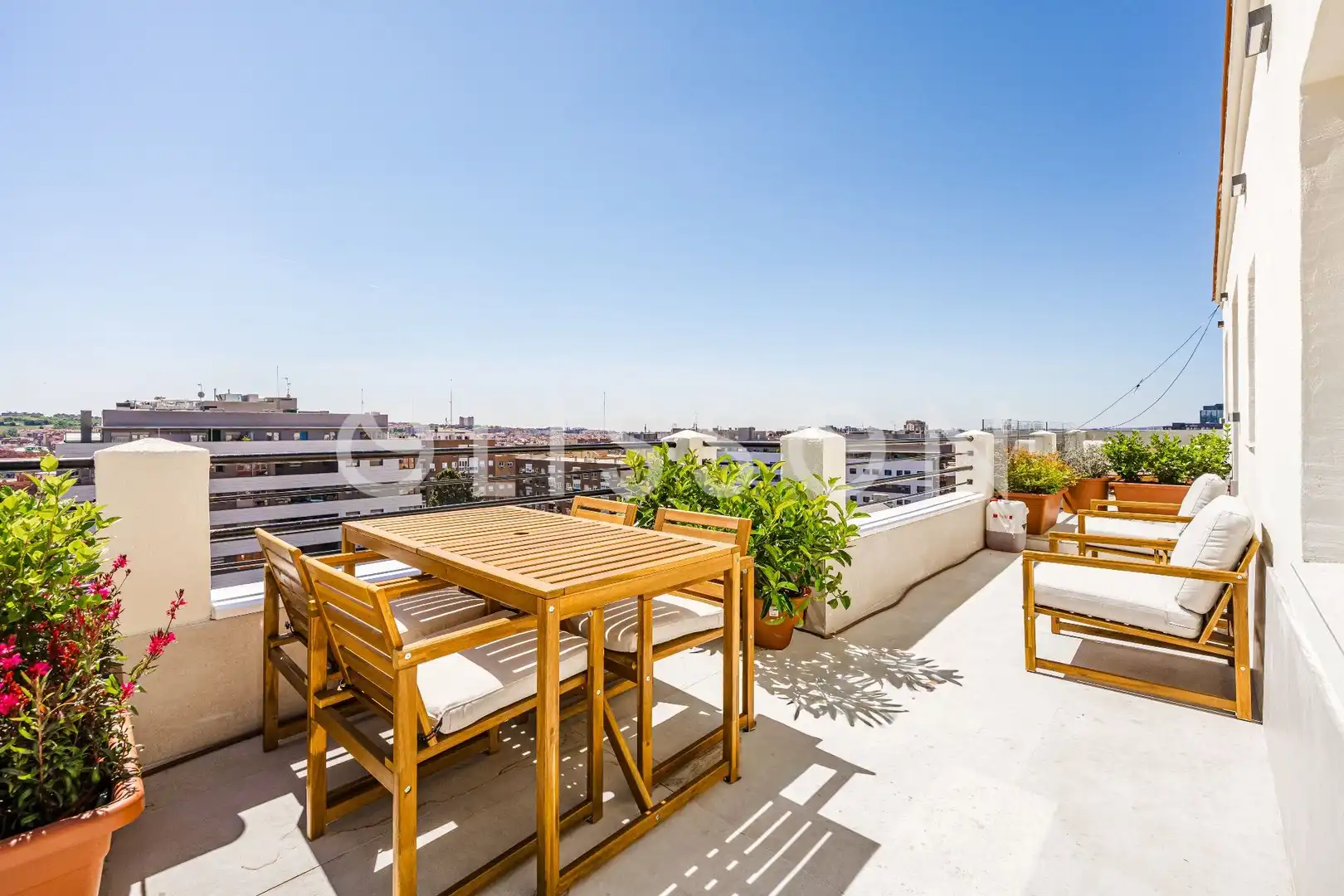 Terraza de Piso en venta en Madrid con Aire acondicionado, Calefacción y Jardín privado