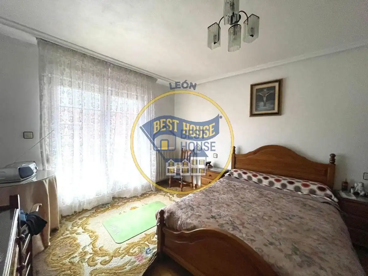 Reihenhaus mit Pool zum Verkauf in Trobajo del Camino, imagen 19