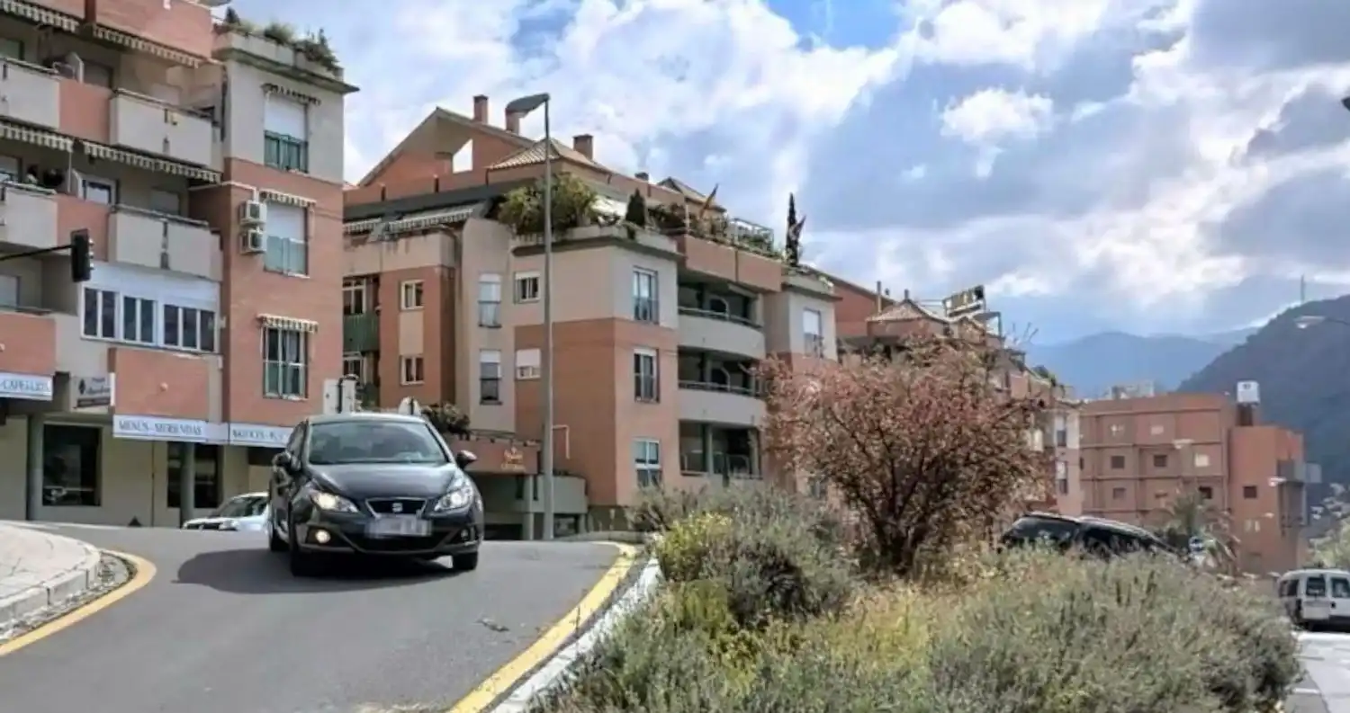 Außenansicht von Garage zum Verkauf in Granada