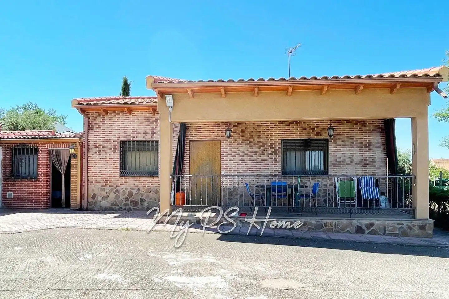 Vista exterior de Casa o xalet en venda en Barajas de Melo amb Aire condicionat, Jardí privat i Moblat