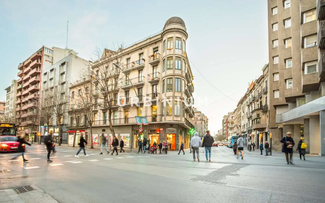 Vista exterior de Oficina en venda en Girona