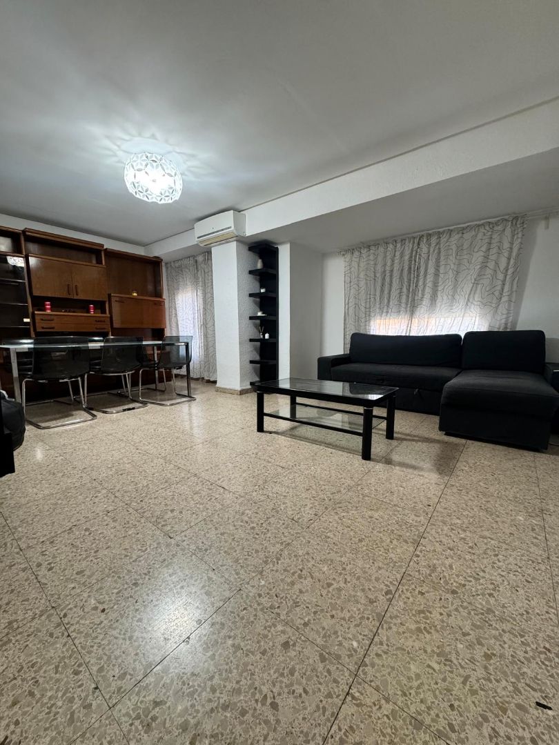Living room of Flat for rent in  Valencia Capital  with Air Conditioner, Furnished and Oven