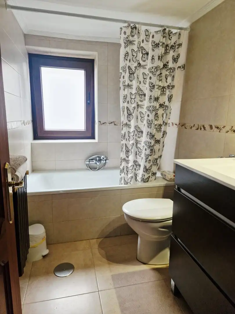 Baño de Casa adosada en venta en Soto del Barco con Calefacción y Terraza