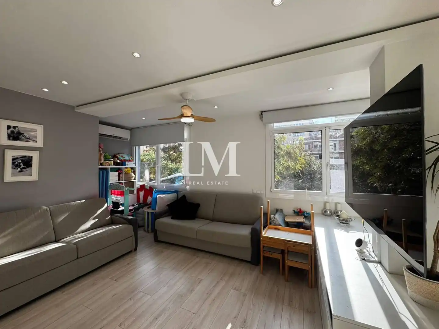 Sala d'estar de Apartament en venda en Gràcia