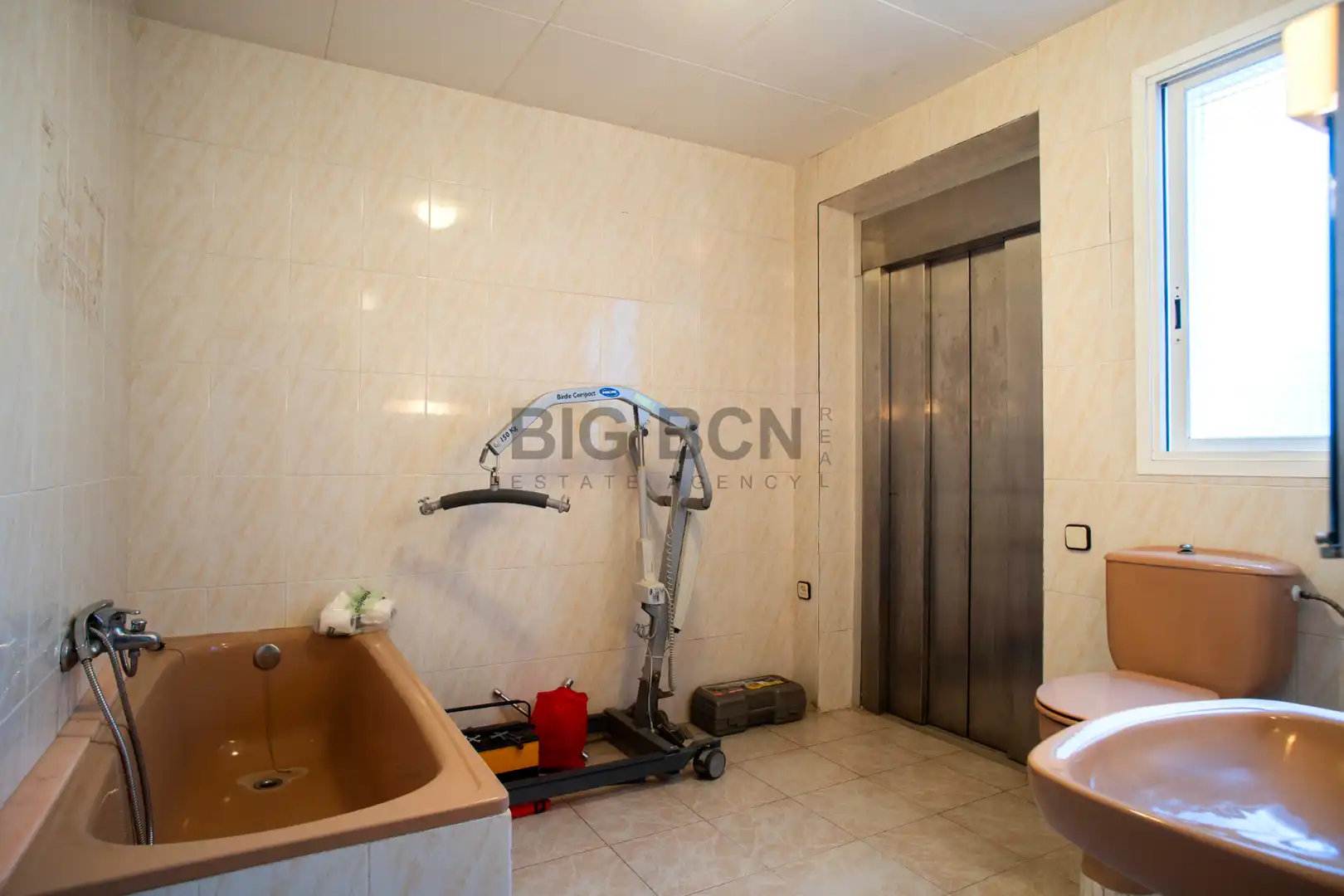 Baño de Casa o chalet en venta en Esplugues de Llobregat con Aire acondicionado, Calefacción y Jardín privado