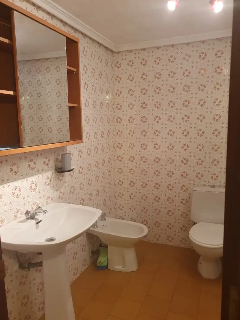 Badezimmer von Wohnung zum Verkauf in León Capital  mit Heizung, Parkett und Terrasse