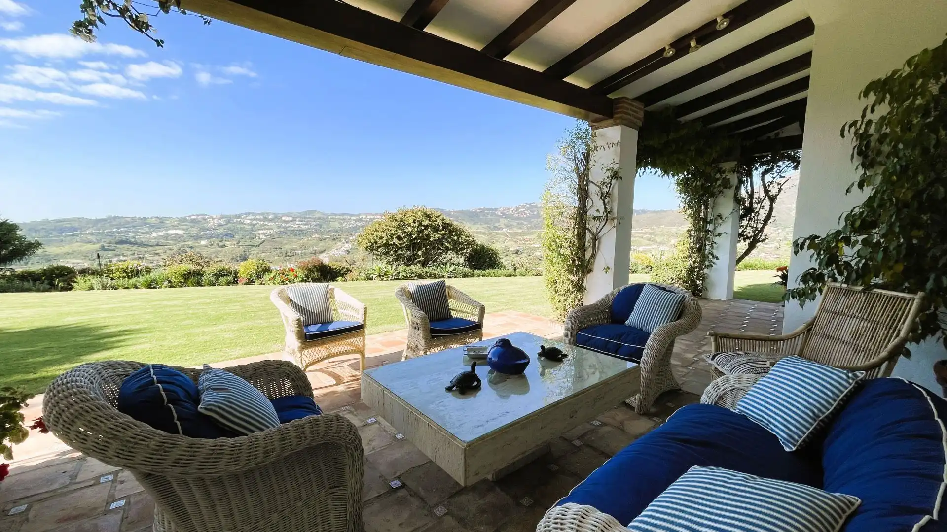 Terrassa de Finca rústica en venda en Mijas amb Aire condicionat, Traster i Piscina