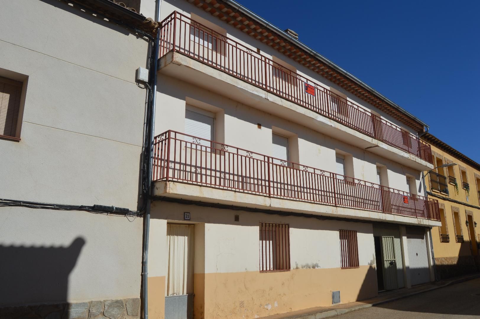 Exterior view of Single-family semi-detached for sale in Santa María de Huerta