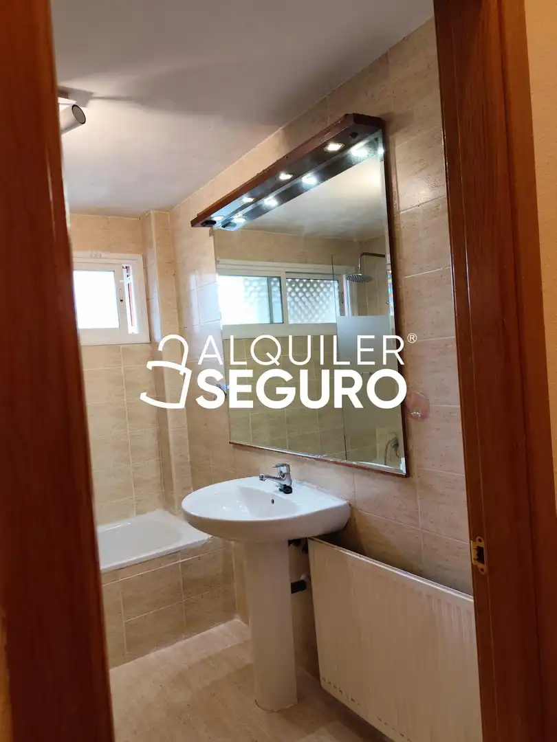 Bathroom of Houses for rent in Camarma de Esteruelas  with Air Conditioner, Heating and Terrace