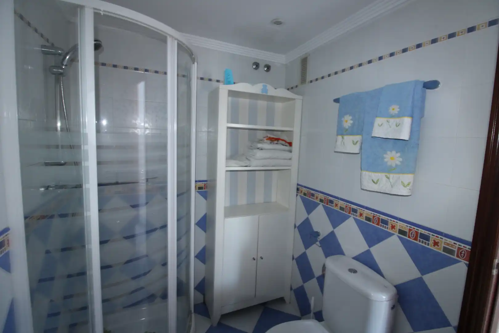 Baño de Piso en venta en Huelva con Aire acondicionado, Calefacción y Horno