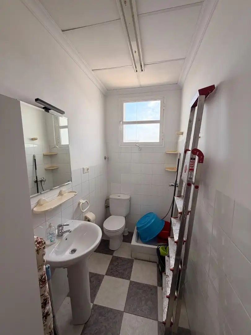 Baño de Piso de alquiler en Sevilla con Aire acondicionado, Calefacción y Amueblado