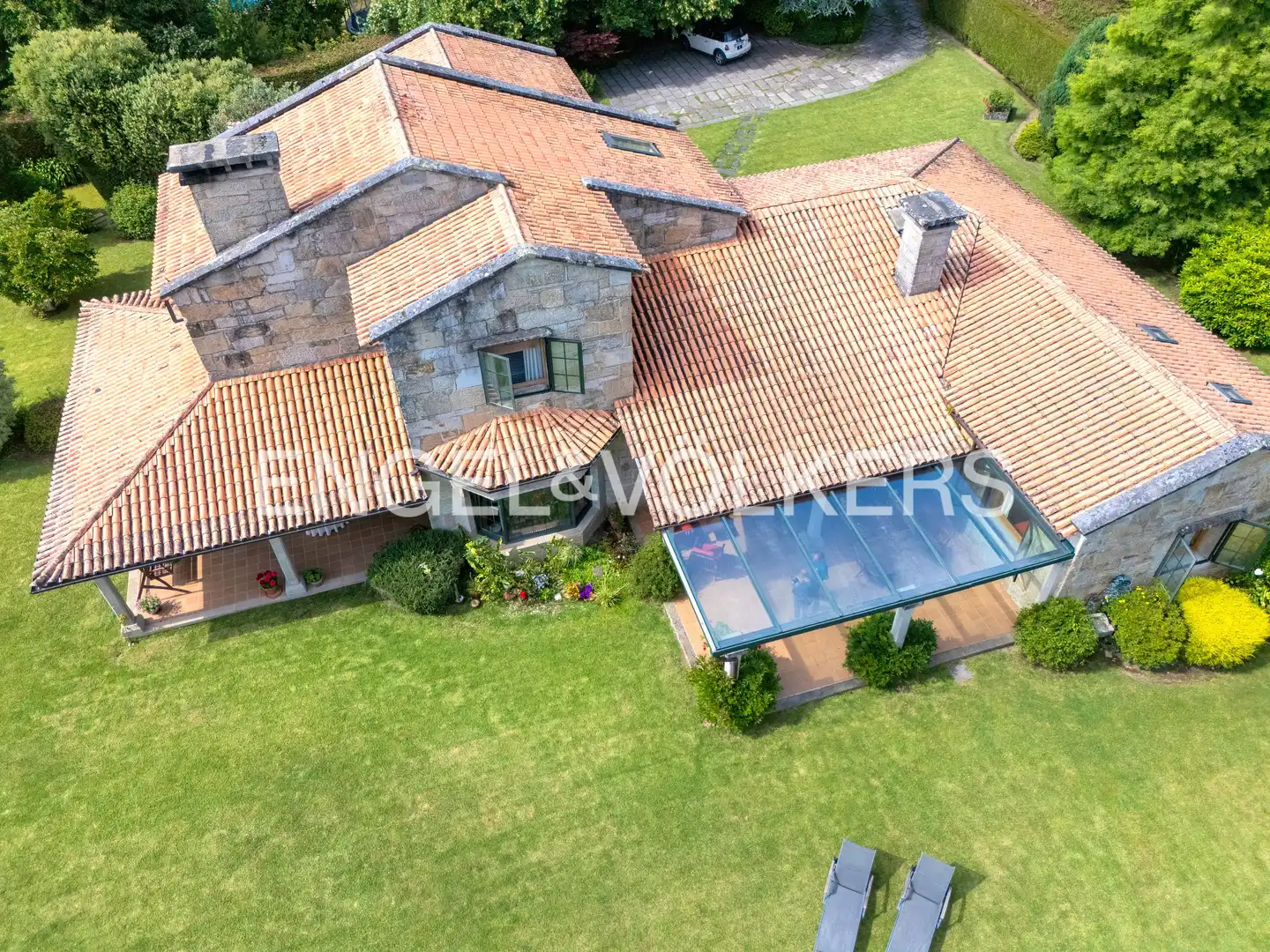 Vista exterior de Casa o xalet en venda en Nigrán amb Calefacció, Jardí privat i Terrassa