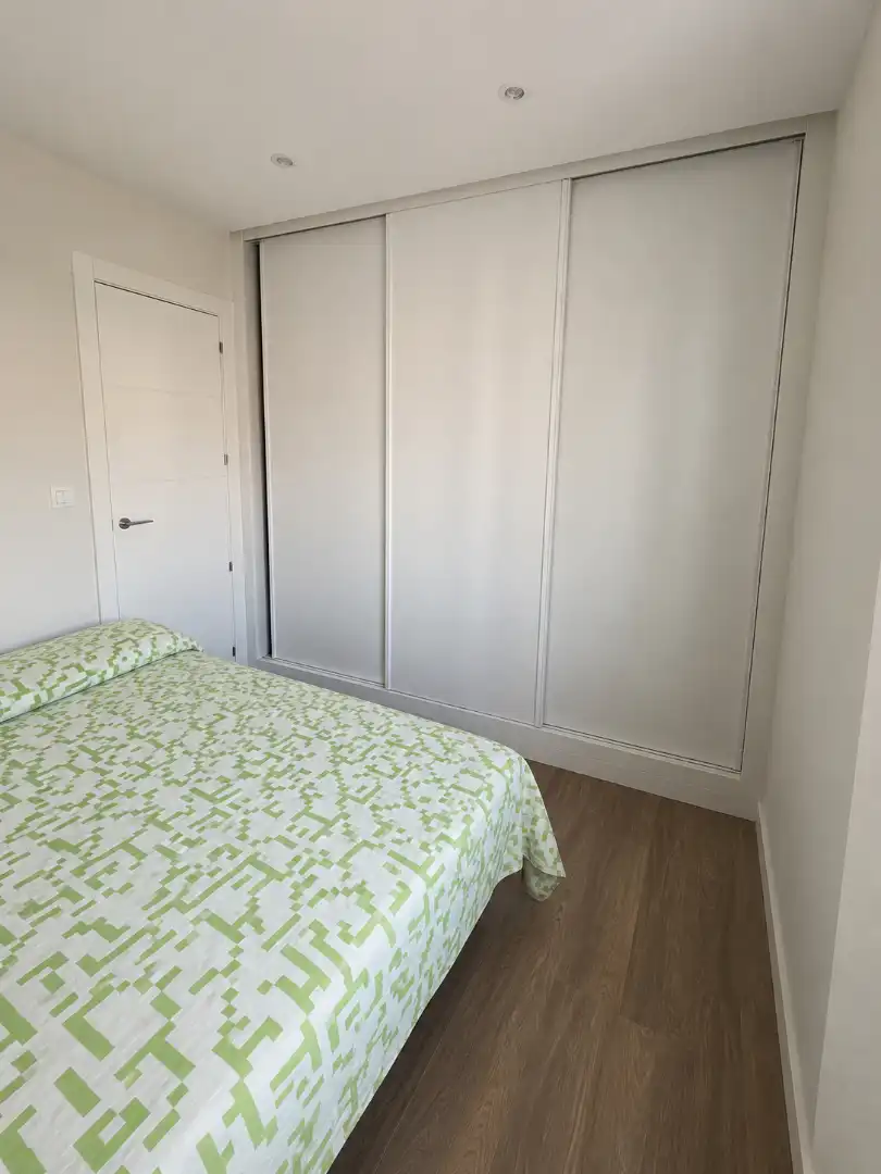 Schlafzimmer von Wohnung zur Miete in Gijón  mit Heizung, Parkett und Abstellraum