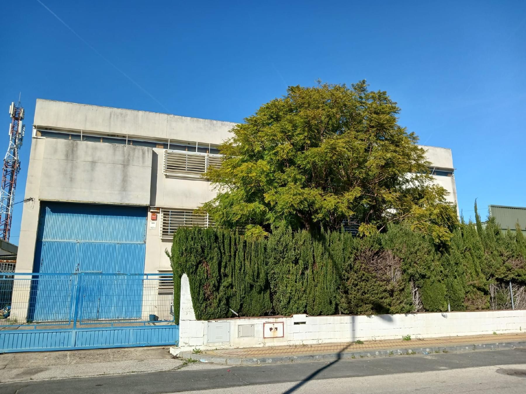 Vista exterior de Nau industrial en venda en Alcalá de Guadaira