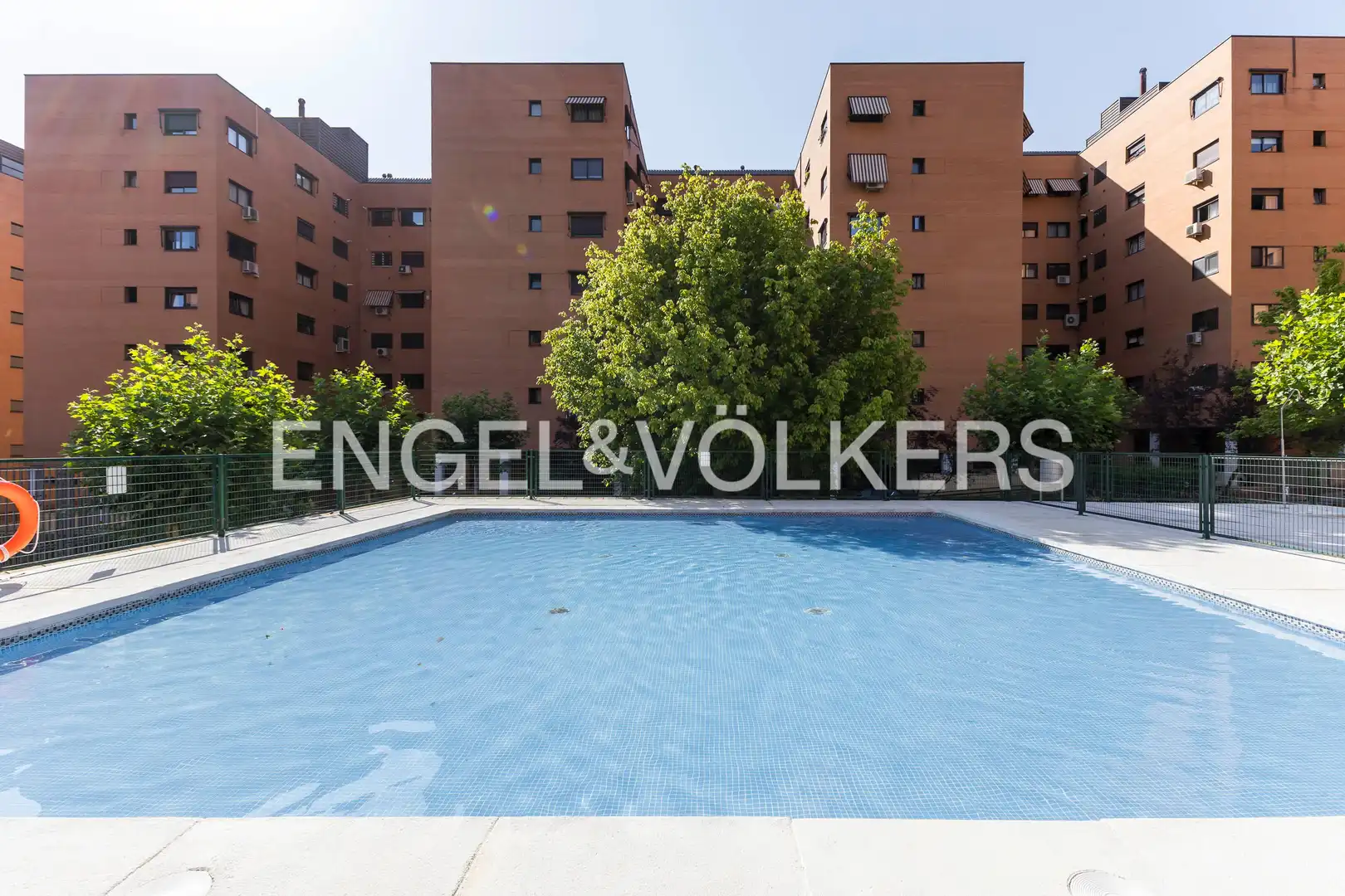Piscina de Pis en venda en Madrid amb Aire condicionat, Calefacció i Jardí privat