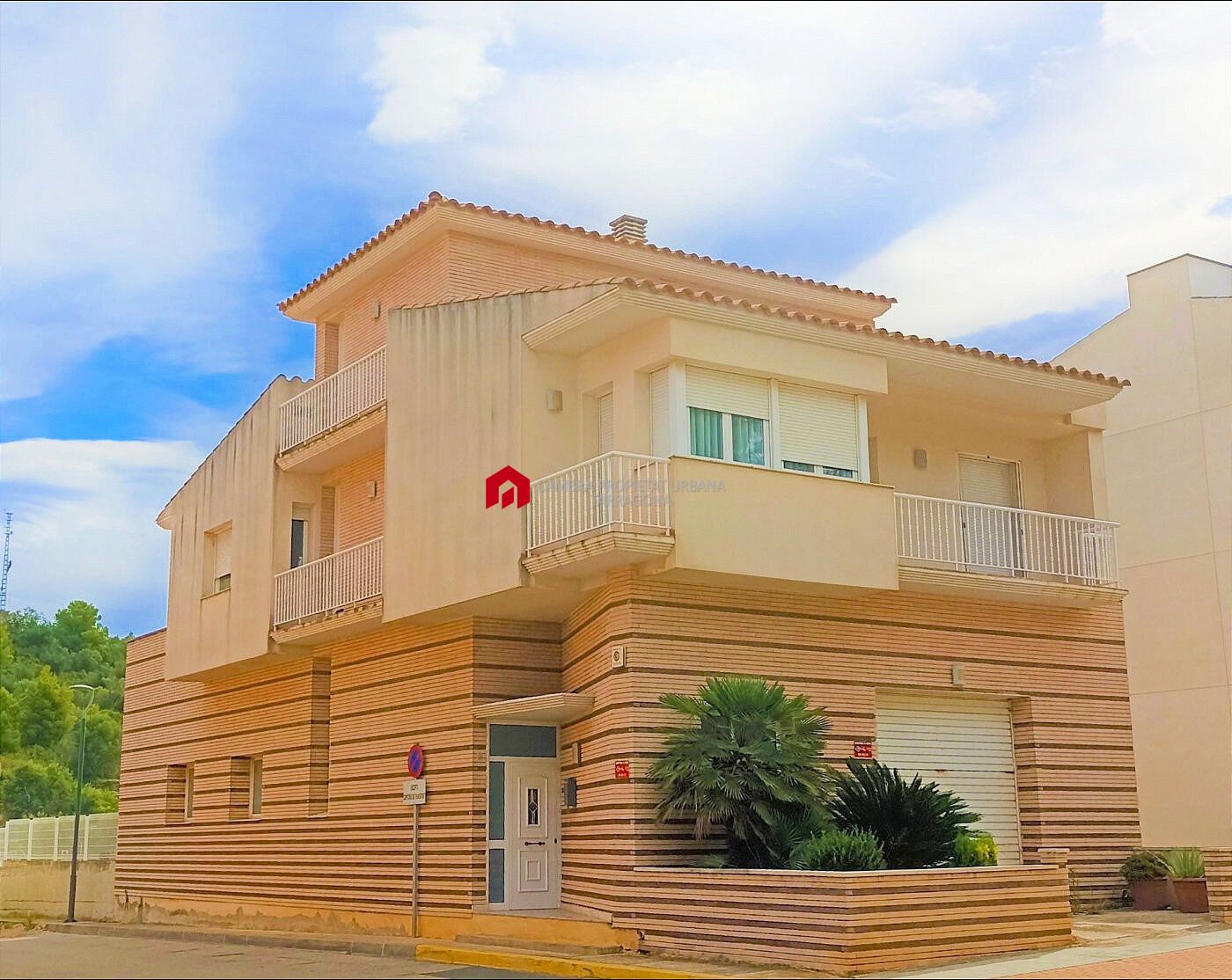 Vista exterior de Casa o xalet en venda en El Perelló amb Aire condicionat, Calefacció i Jardí privat