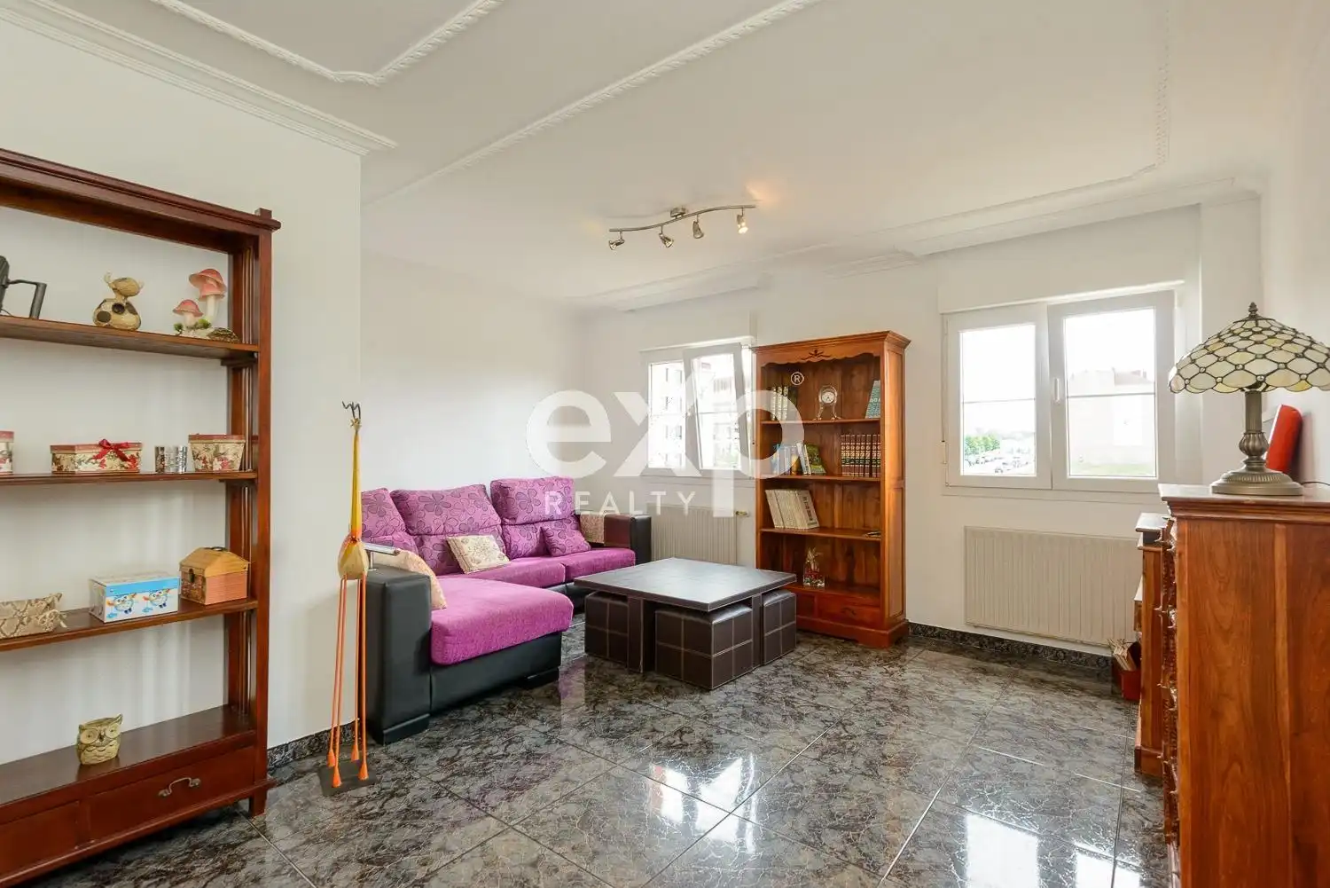 Sala d'estar de Pis en venda en Gijón  amb Calefacció i Moblat