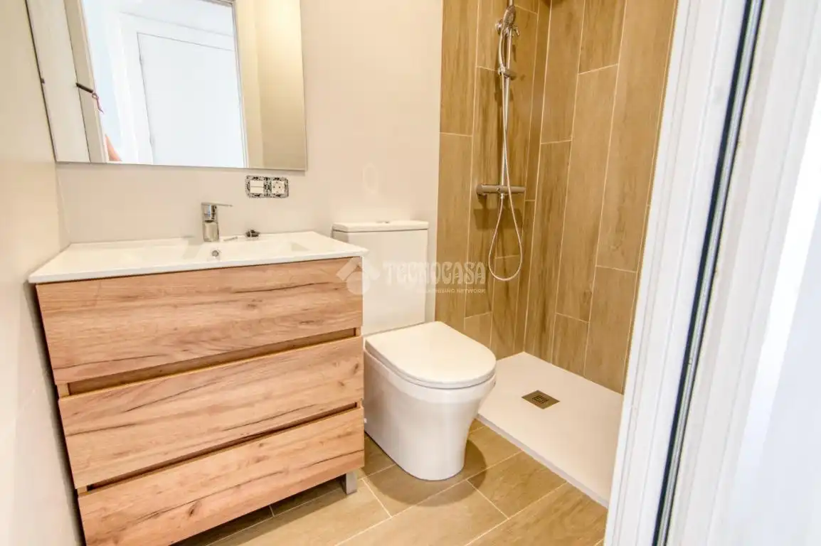 Baño de Casa adosada en venta en Calvarrasa de Abajo con Calefacción y Terraza