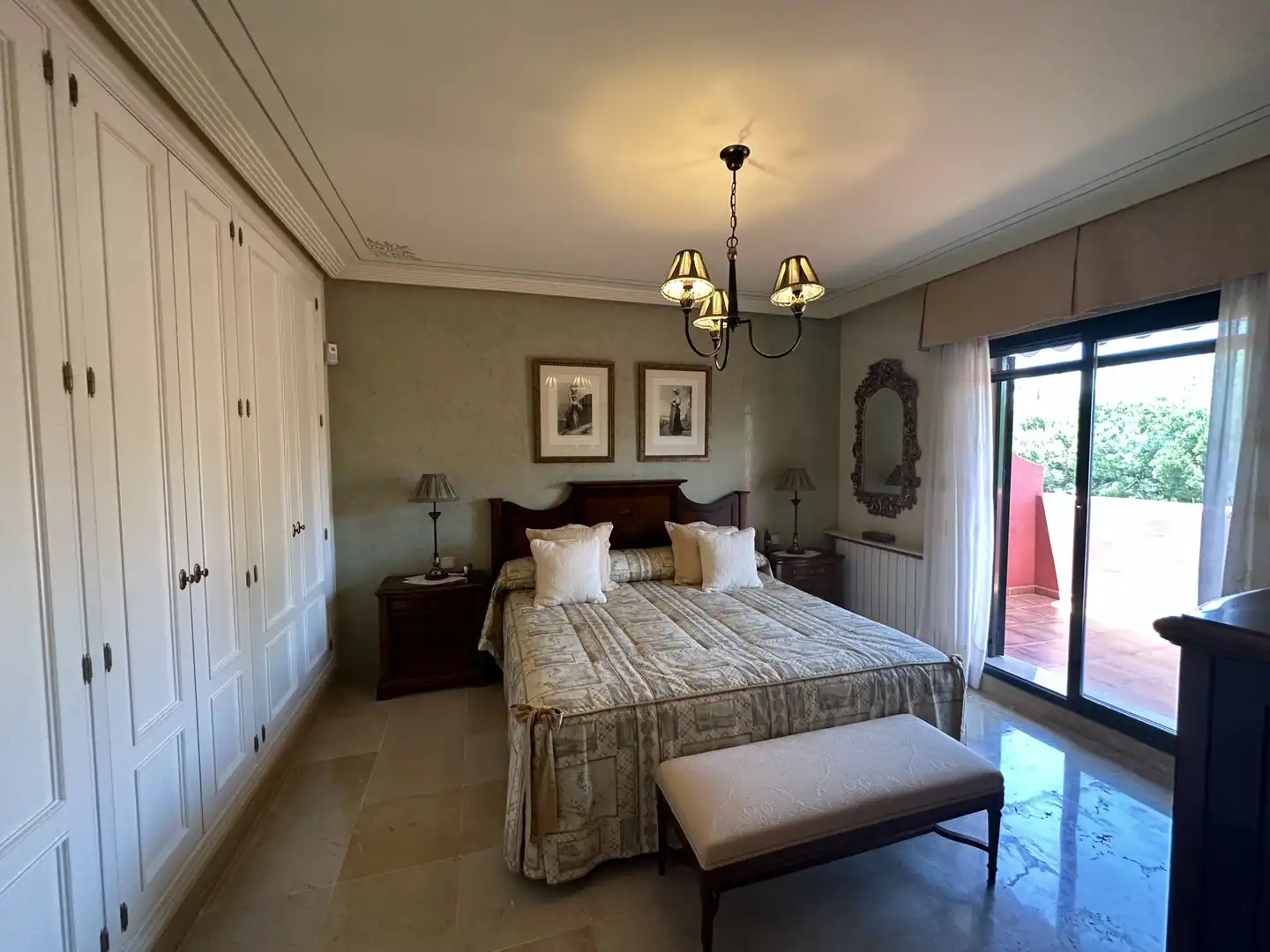 Dormitori de Casa adosada de lloguer en Marbella amb Aire condicionat, Jardí privat i Terrassa