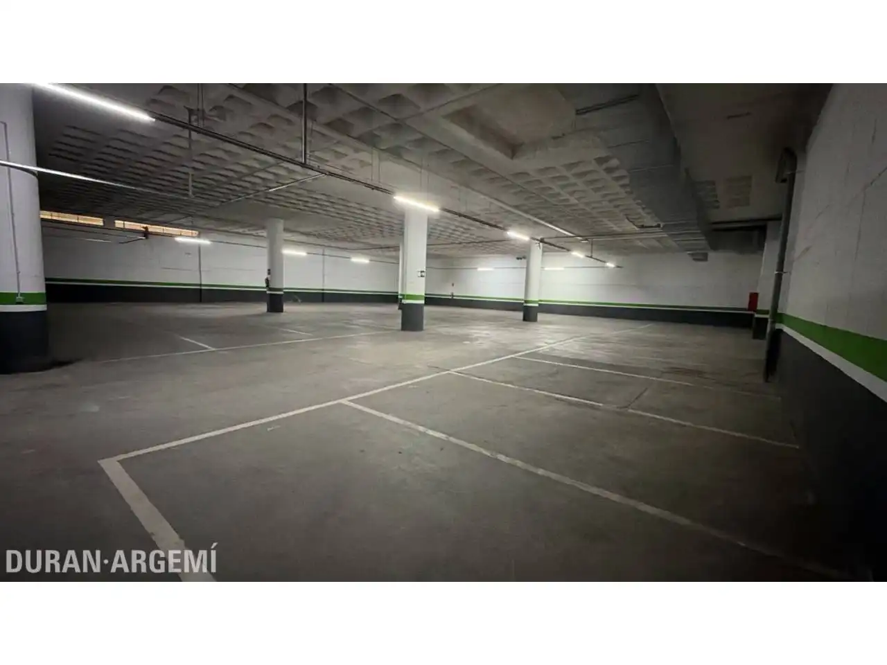 Parking of Garage for rent in Sud