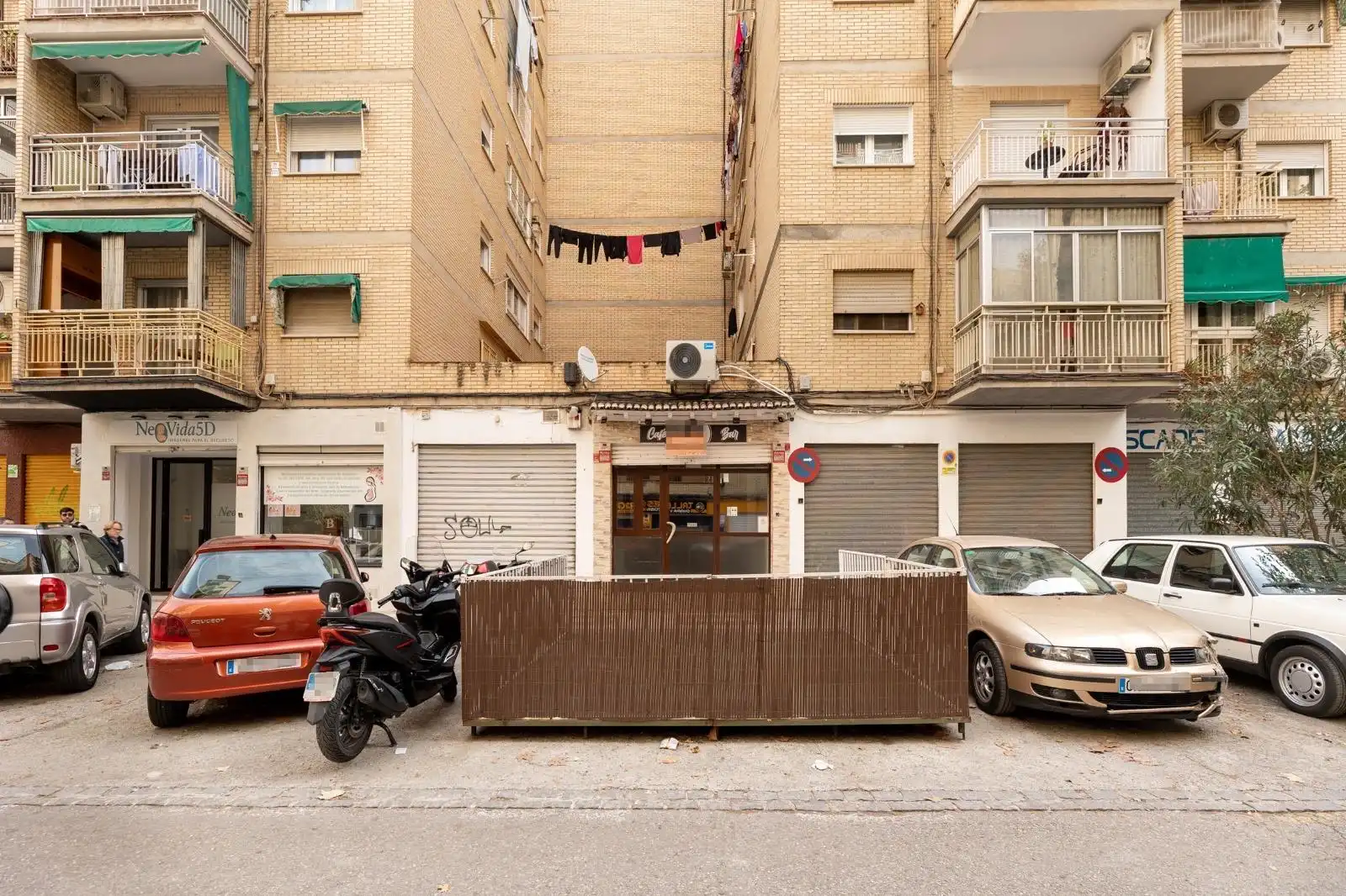 Vista exterior de Local en venta en Granada con Aire acondicionado y Amueblado