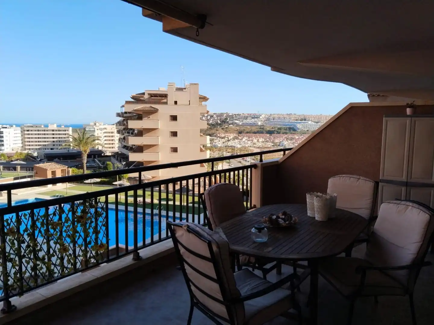 Appartement compact avec piscine à vendre à Los Arenales del Sol