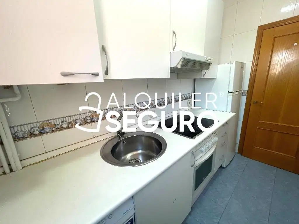 Kitchen of Flat for rent in Madrid  with Air Conditioner and Heating
