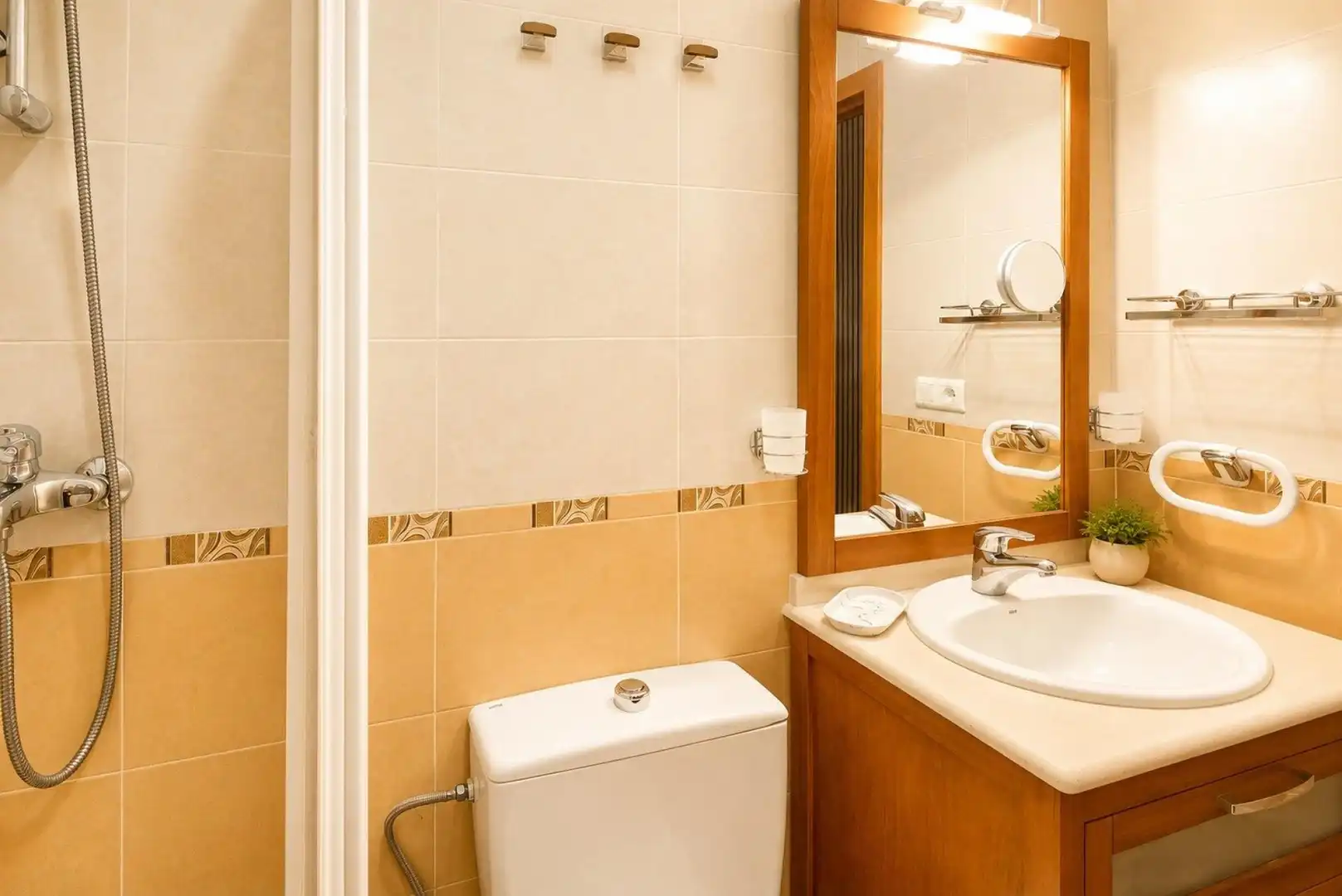 Baño de Apartamento en venta en Nerja con Aire acondicionado, Calefacción y Terraza