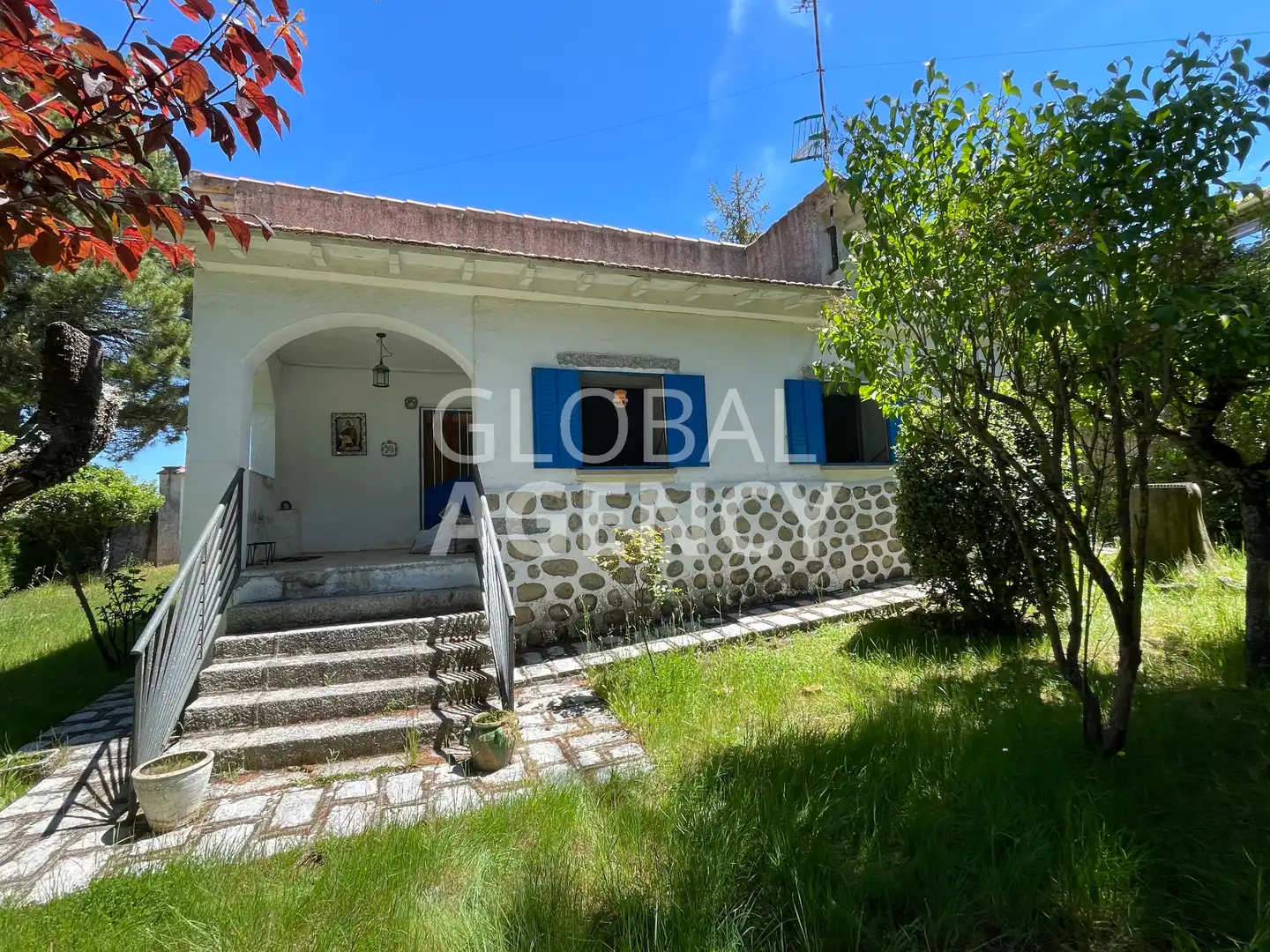 Außenansicht von Haus oder Chalet zum Verkauf in Herradón de Pinares mit Heizung, Privatgarten und Terrasse