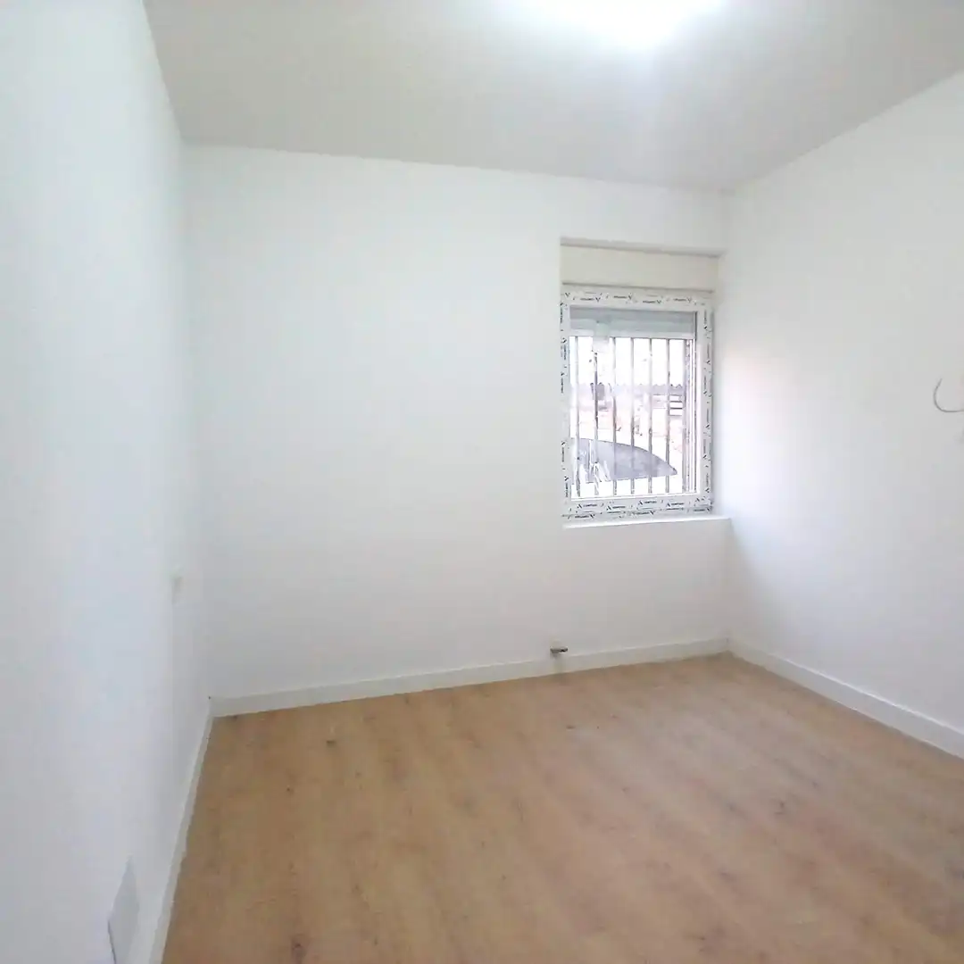 Habitación de Apartamento en venta en San Andrés del Rabanedo con Parquet y Trastero
