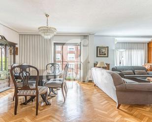 Living room of Flat for sale in  Madrid Capital  with Air Conditioner, Heating and Parquet flooring