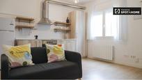 Living room of Flat to rent in  Madrid Capital  with Air Conditioner, Heating and Furnished