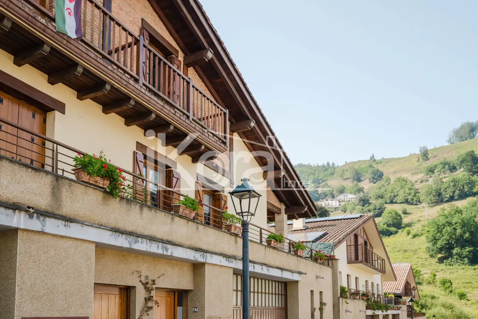 Vista exterior de Casa adosada en venta en Bergara con Calefacción, Jardín privado y Parquet