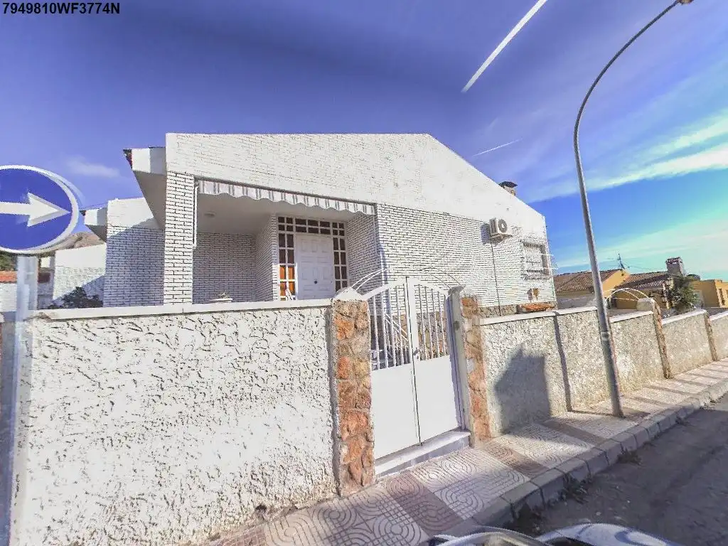 Xalet amb piscina en venda a Calle Texas 14