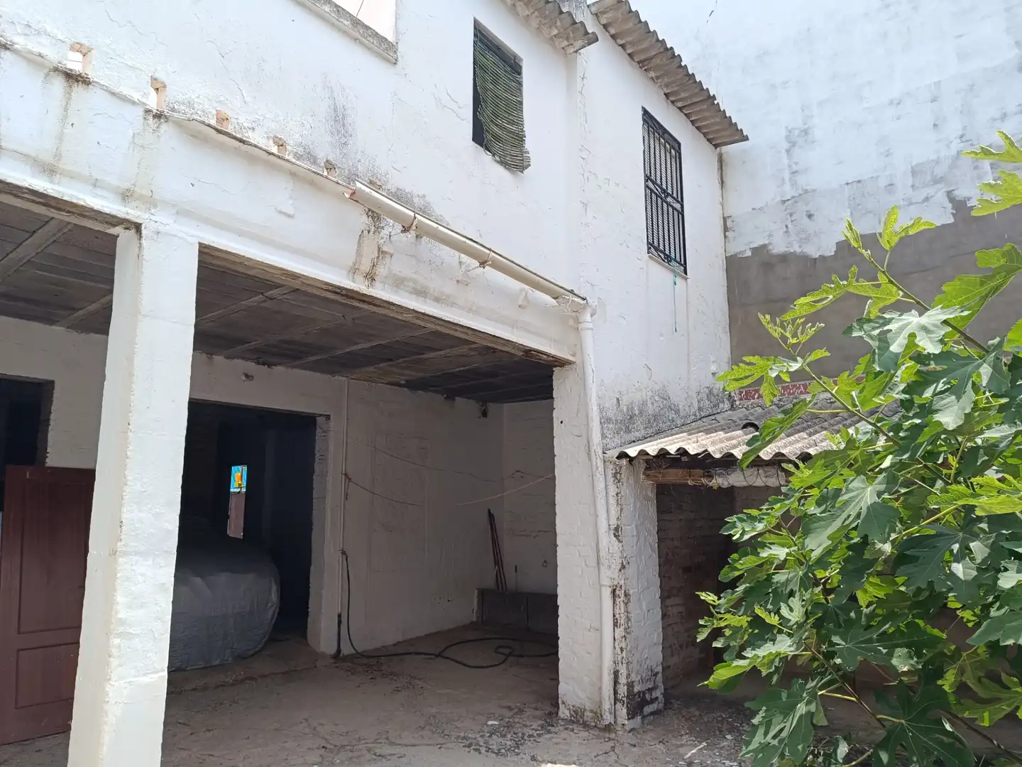 Vista exterior de Casa o xalet en venda en Brenes amb Traster, Moblat i Balcó