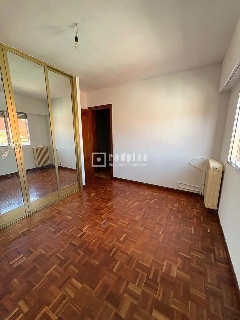 Dormitori de Pis en venda en Madrid amb Calefacció, Parquet i Terrassa