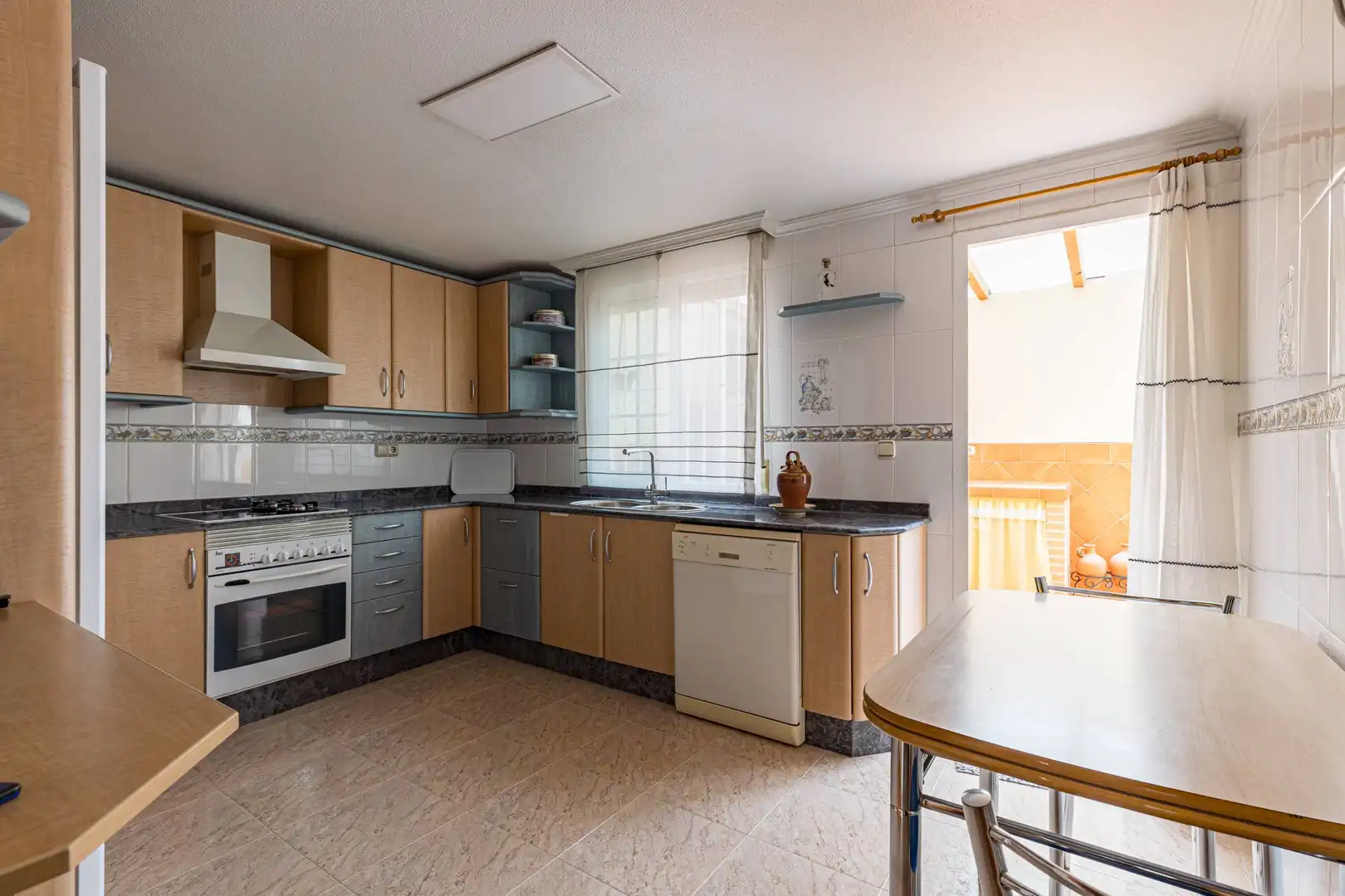 Cuina de Dúplex en venda en Murcia amb Aire condicionat, Jardí privat i Terrassa