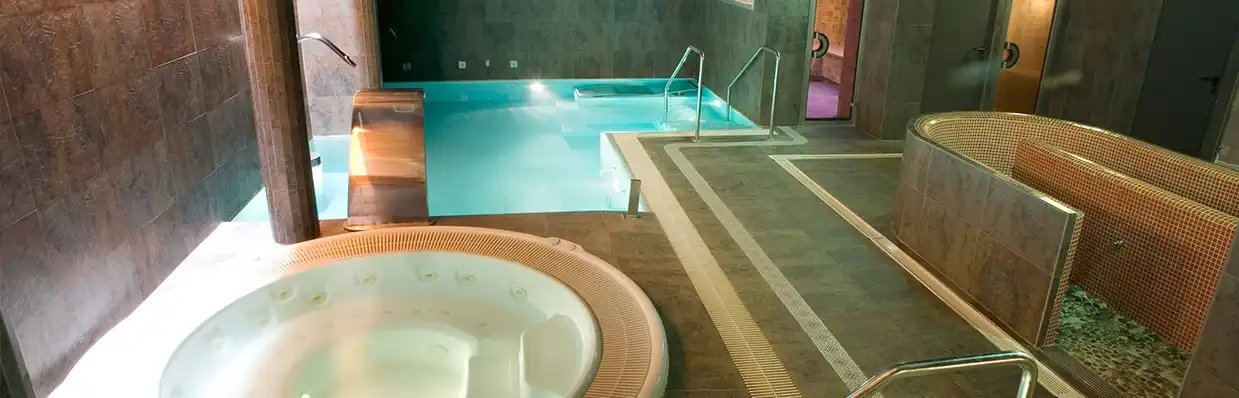 Piscina de Casa adosada en venta en Hoyos del Espino con Calefacción, Parquet y Jacuzzi
