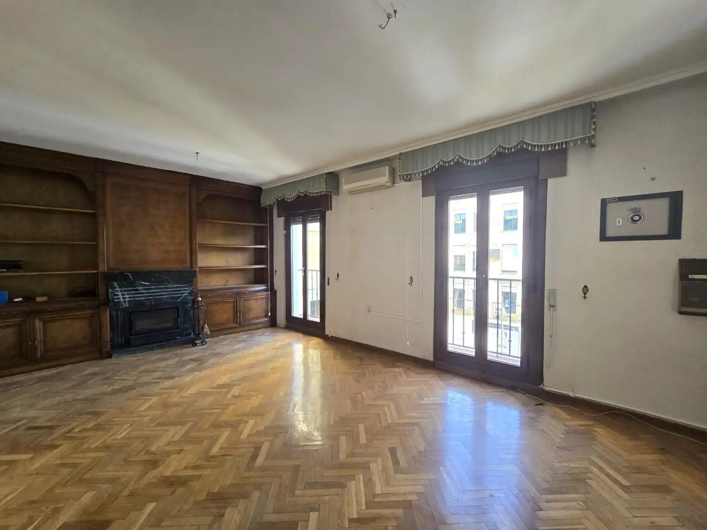 Sala de estar de Piso en venta en Plasencia con Aire acondicionado, Parquet y Terraza