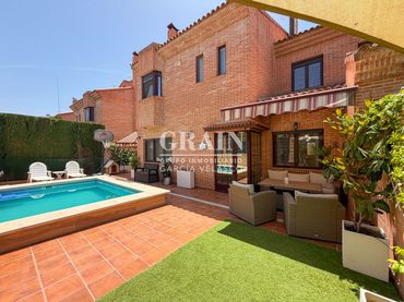 Chalet con piscina en venta en Alto de los Molinos