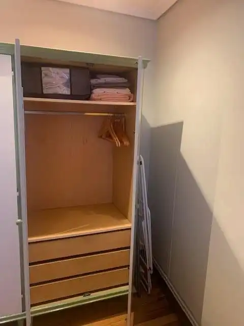 Schlafzimmer von Wohnung zur Miete in Bilbao  mit Heizung, Möbliert und Balkon