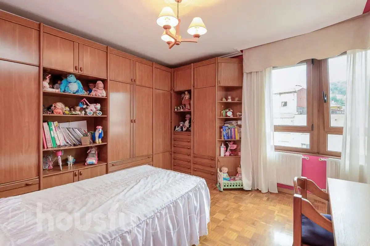 Flat for sale in Calle Mieres, Sama