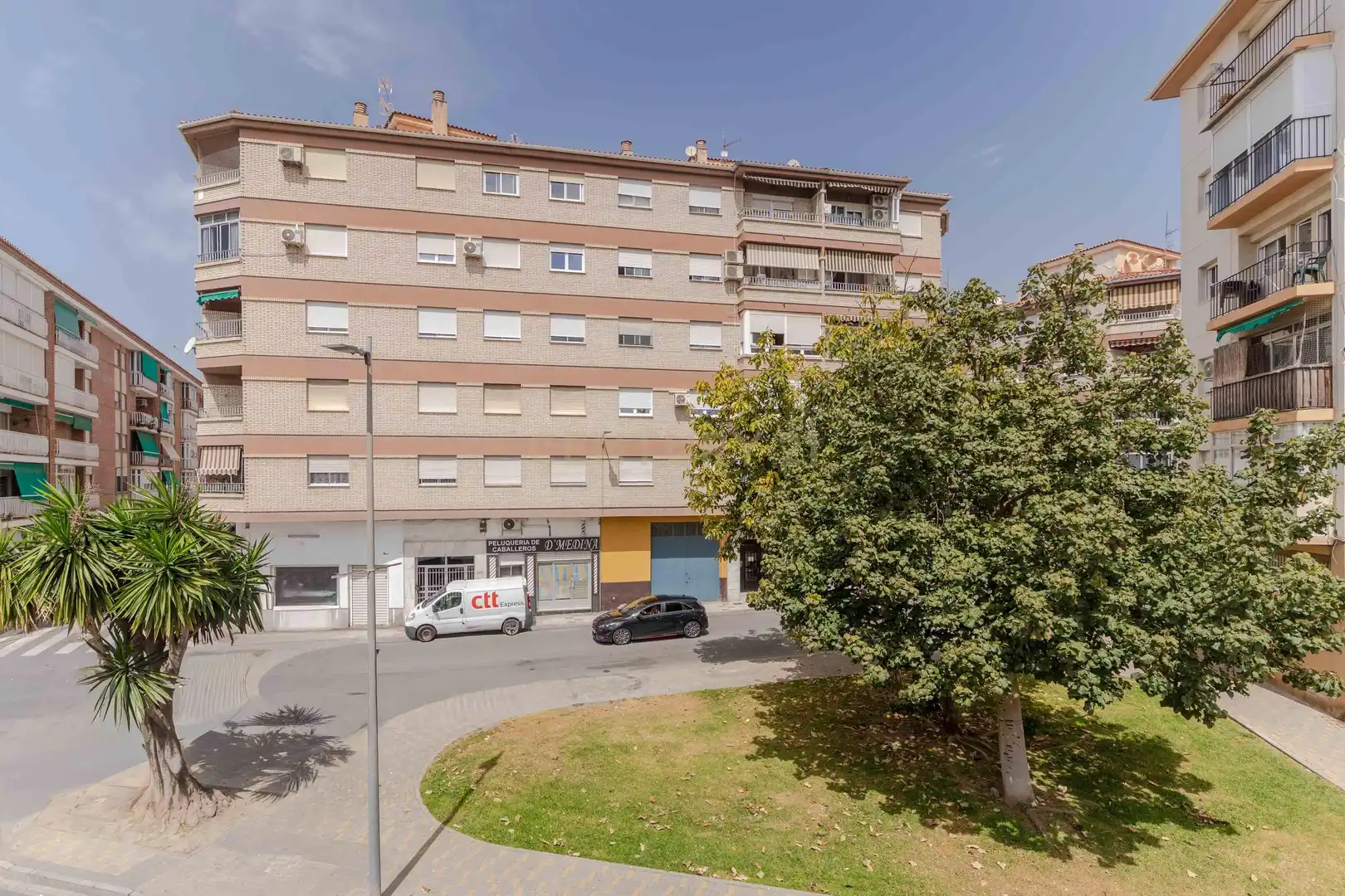 Vista exterior de Casa adosada en venda en Motril amb Aire condicionat, Forn i Rentadora