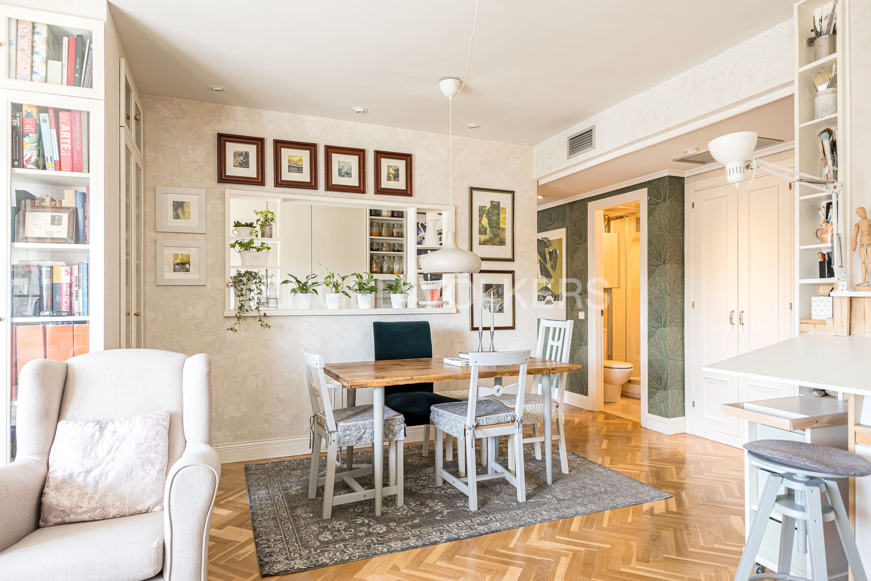 Dining room of Apartment for sale in  Madrid Capital  with Air Conditioner, Heating and Parquet flooring