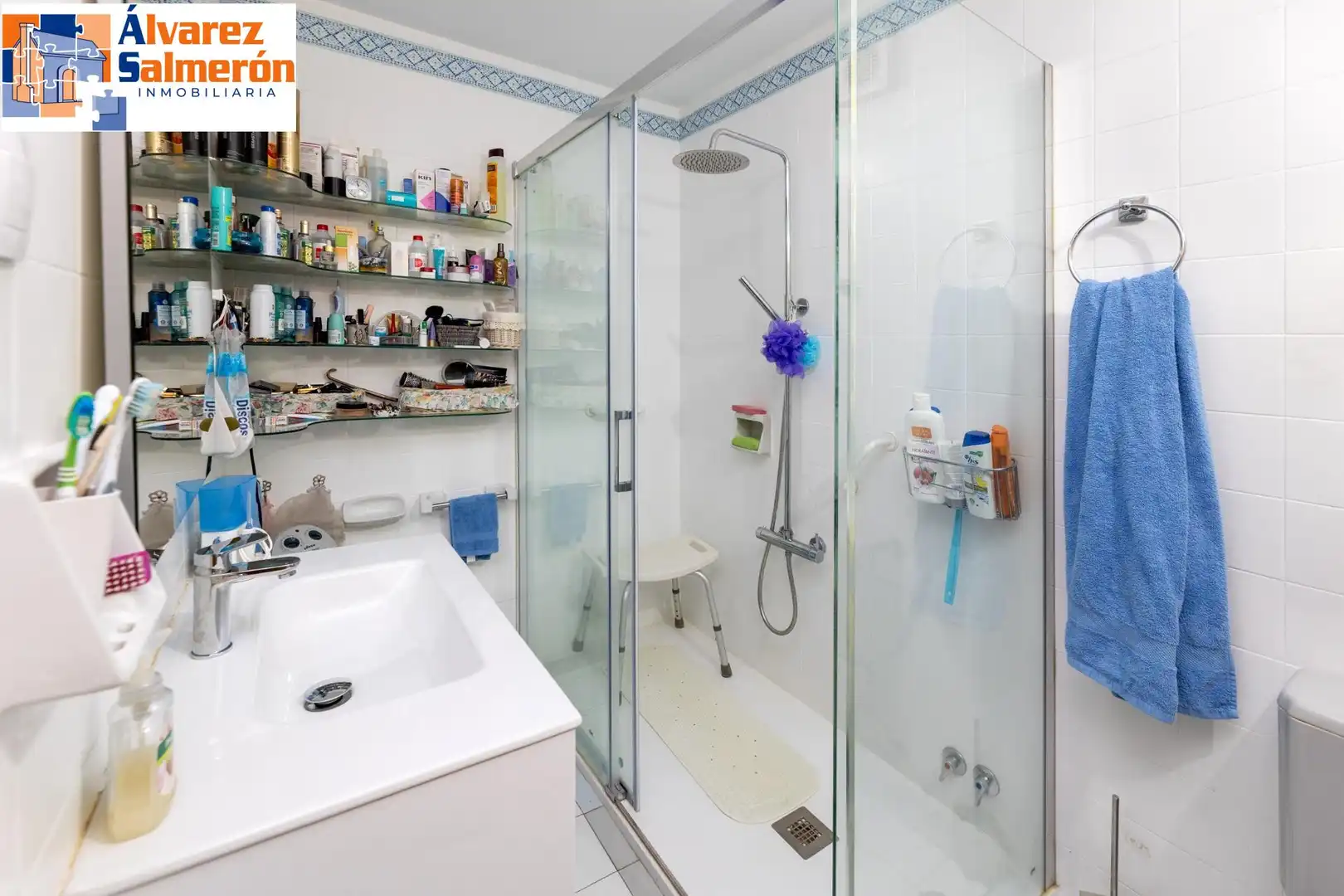 Bathroom of Flat for sale in Granada  with Heating and Balcony