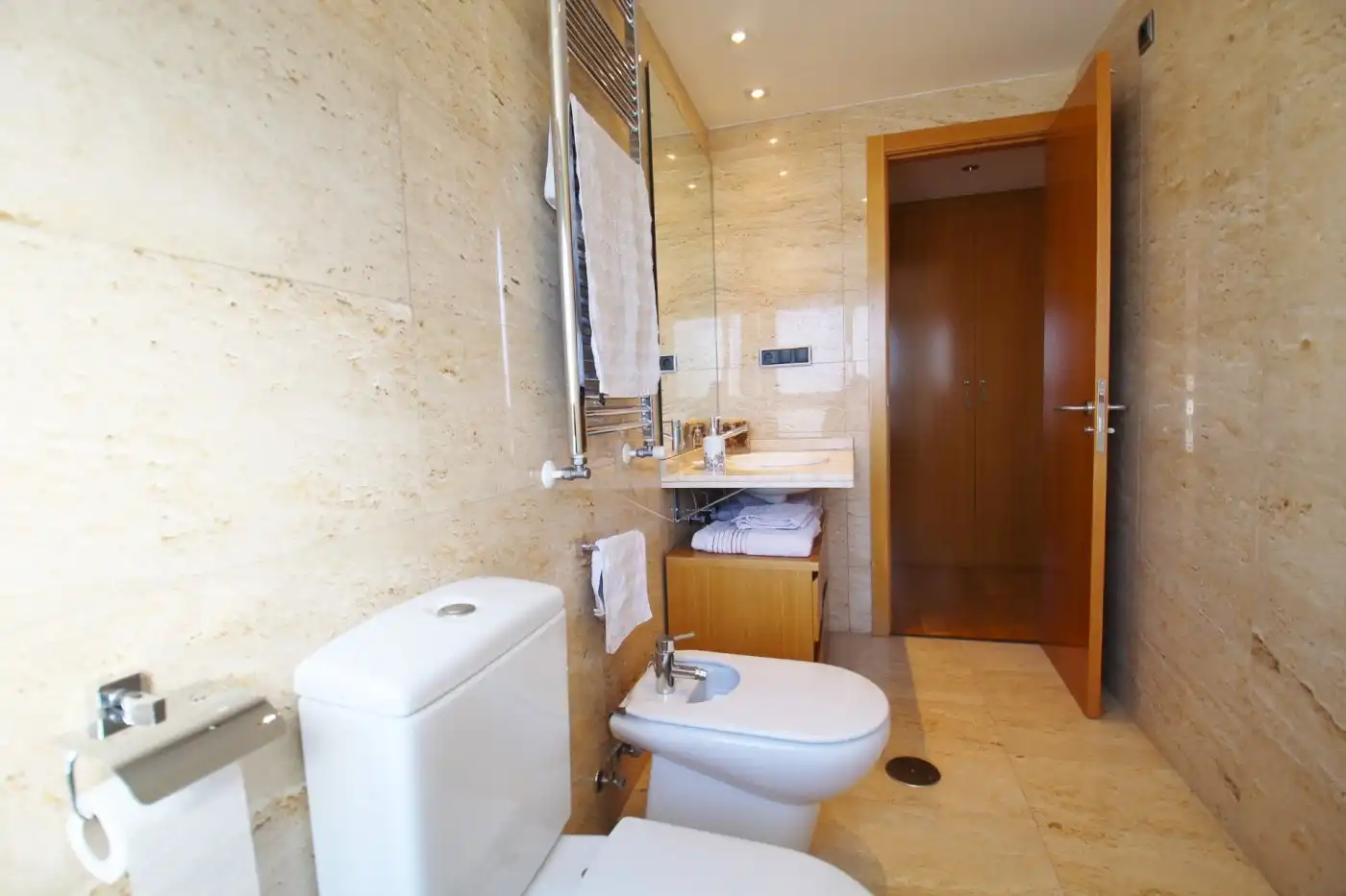 Badezimmer von Wohnung zum Verkauf in Alicante / Alacant mit Klimaanlage, Terrasse und Möbliert