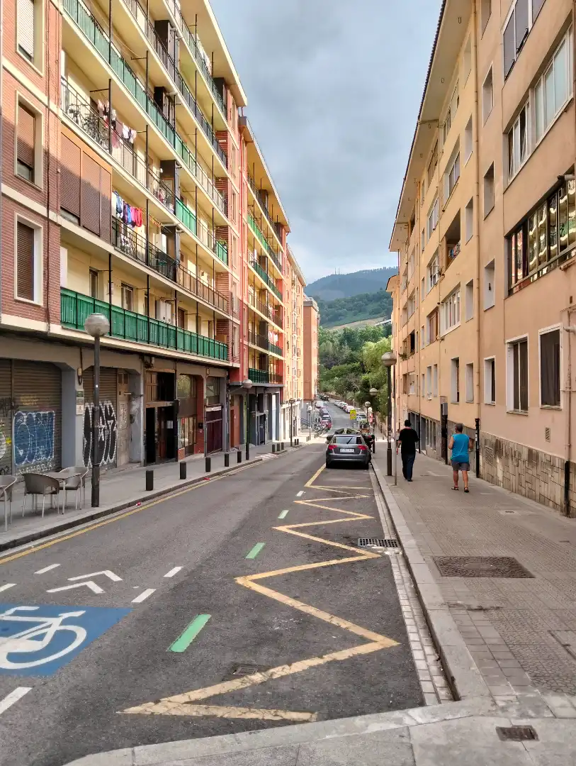 Vista exterior de Pis en venda en Bilbao  amb Calefacció, Moblat i Forn