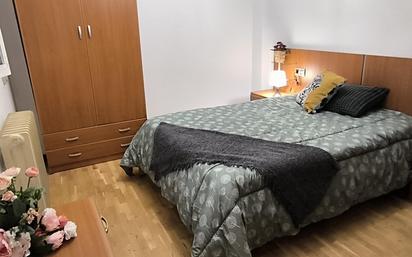 Dormitori de Apartament en venda en León Capital  amb Calefacció, Terrassa i Traster